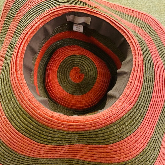 Floppy Nordstrom sun hat- salmon & moss green, 100% paper - Picture 2 of 8